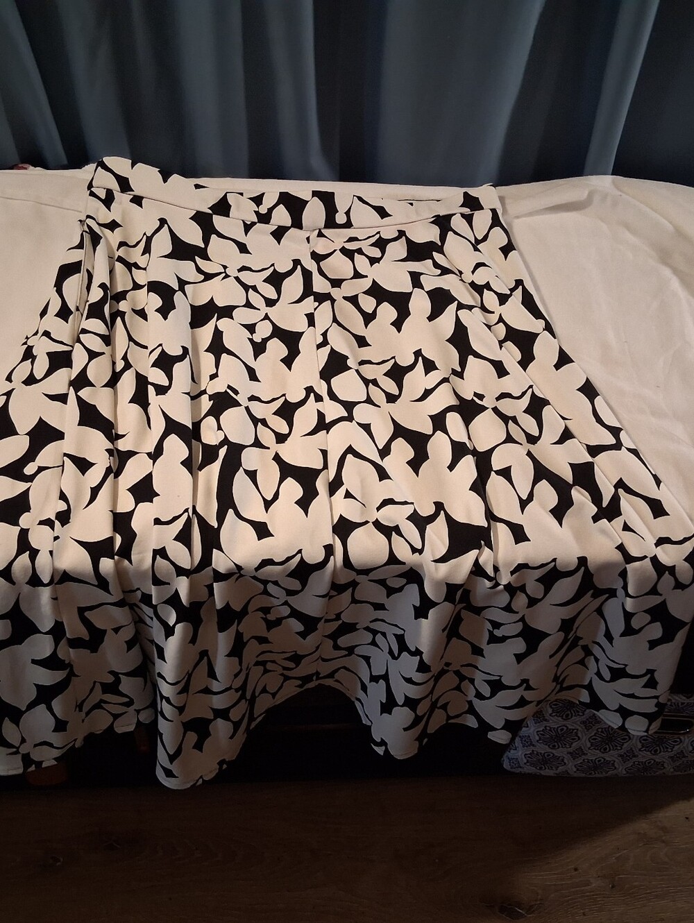 Cynthia Rowley Black and White Floral A-Line Pull On Skirt